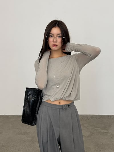 W5成團！《冷色調》下抓皺短版舒服上衣2