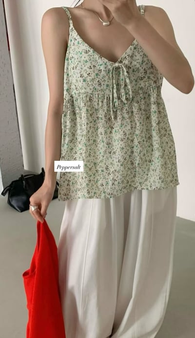 早鳥價開團中！《小資湊免運》碎花可調節細肩背心8