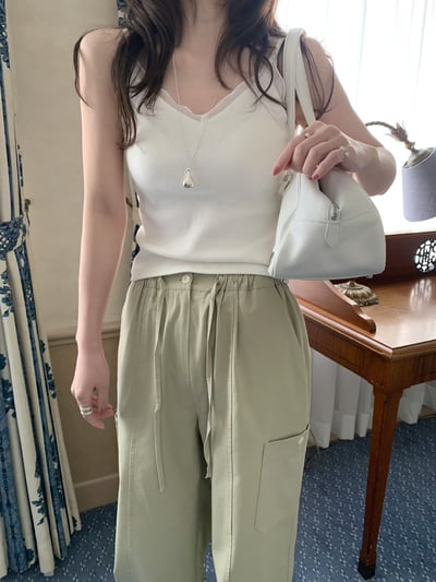 W8成團！《清新甜美》疊穿感蕾絲細肩背心2