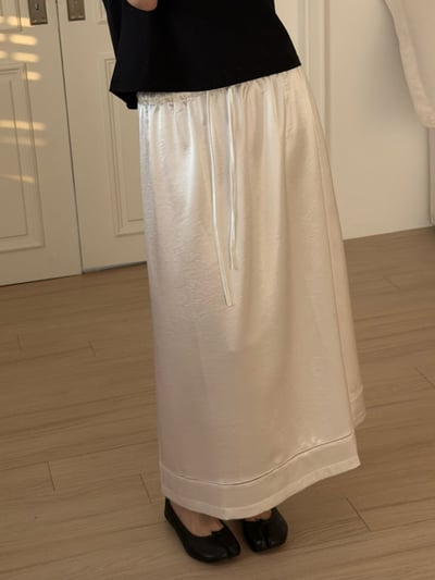 早鳥價開團中！《麵包家》法式綁帶絲綢白裙4