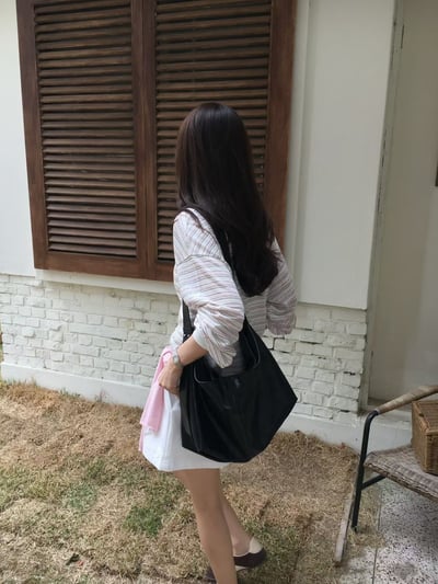 差一成團！《v家》超薄款條紋排扣罩衫5