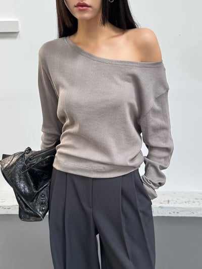 W5成團！《冷色調》可露肩大開領直紋打底衣4