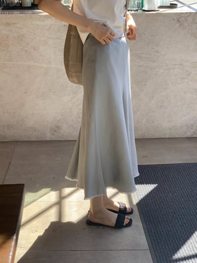 W8成團！《ounce》藍色鬚鬚裙搭配的美拖鞋2