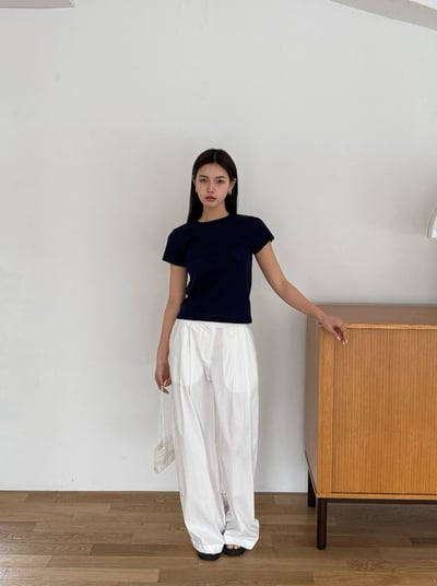 W5成團！《冷色調》亞麻素色短T5