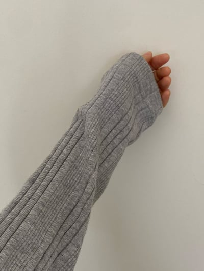 年前就成團！《故事家》立體直紋打底上衣5