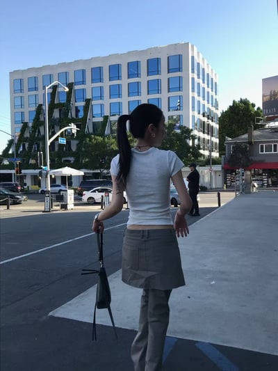 W7成團！《夏日單品》側開釦顯身材短T6