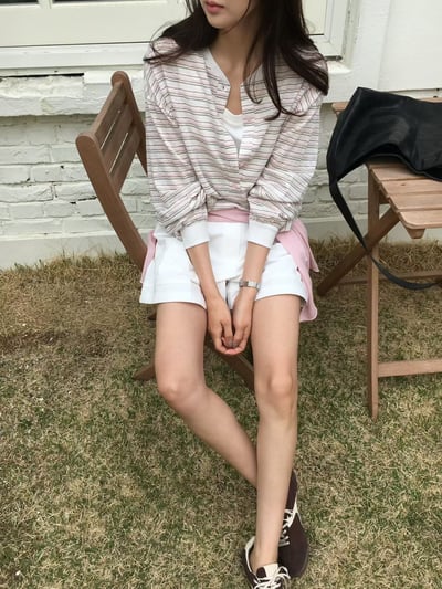 差一成團！《v家》超薄款條紋排扣罩衫4