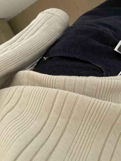 年前就成團！《故事家》立體直紋打底上衣10