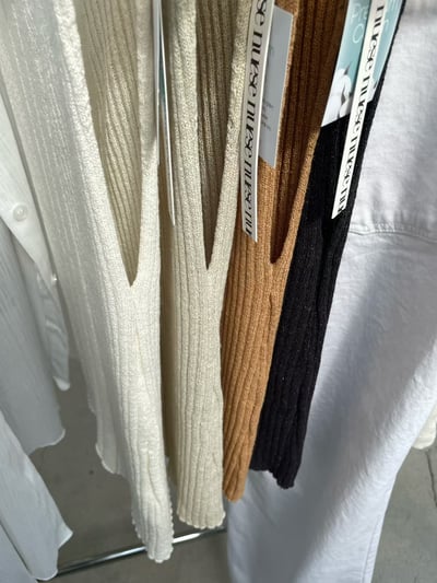 W7成團！《26春夏爆紅設計師》不規則直紋針織背心18