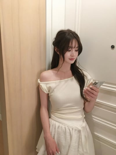 W6成團！《蔬菜家》扭結露肩knit6