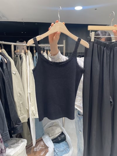 W8成團！《小資湊免運》蕾絲滾邊肩帶背心7