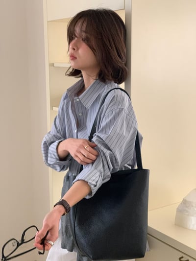 W0成團！《質感onni》類the row可調節羊皮水桶包2