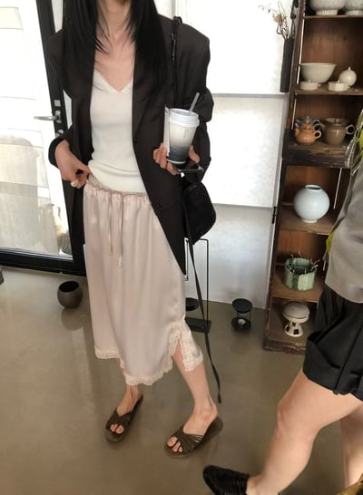 W5成團！《L&K》蛋糕奶油邊綁帶蕾絲半裙4