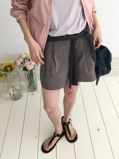 早鳥價開團中！《v家》顯瘦皺褶寬褲管短褲2