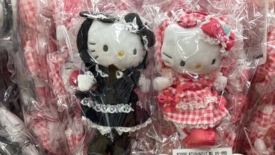 正版 三麗鷗 蘿莉塔 Hello kitty 長腿Kitty 吊飾1