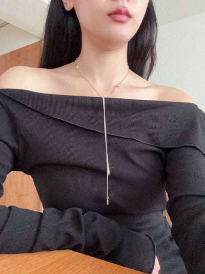 下擺斜開釦一字領上衣3