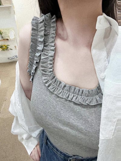 奧拉的荷葉圈邊小背心2