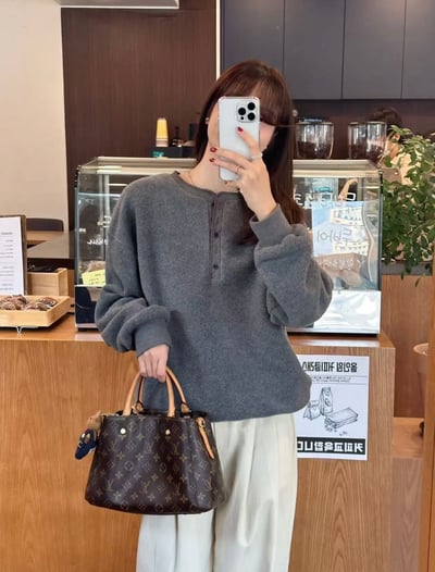 De17 排扣大學Tee3