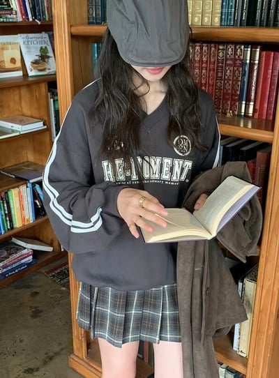 G08 美式V領大學T 3colors2