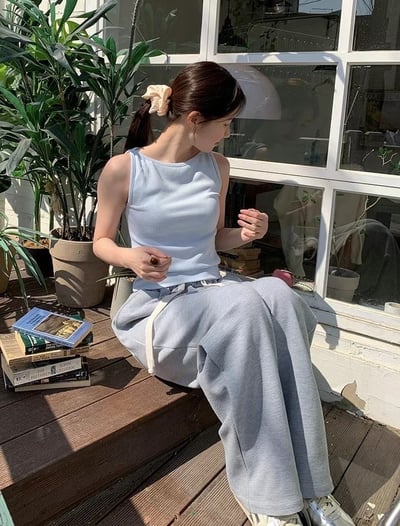 D06 細肩純色背心1