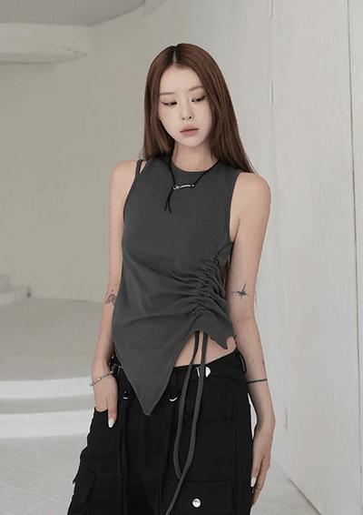 ROBENI 不對稱褶皺背心1