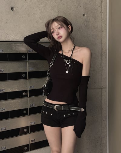 One-Shoulder Long Sleeve2