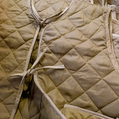 ✿眨眼有電✿ {K0096}  瑕疵特價 liner改製短版綁帶鋪棉背心6