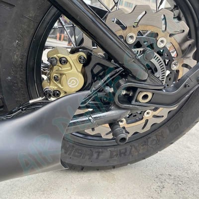 凱旋bobber後卡鉗大螃蟹 bobber後煞車 bobber卡鉗 brembo1