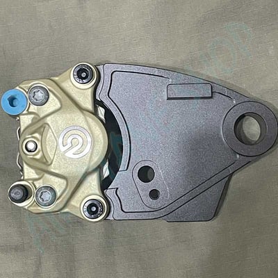 凱旋bobber改框後卡鉗大螃蟹 bobber後煞車 bobber卡鉗 brembo2