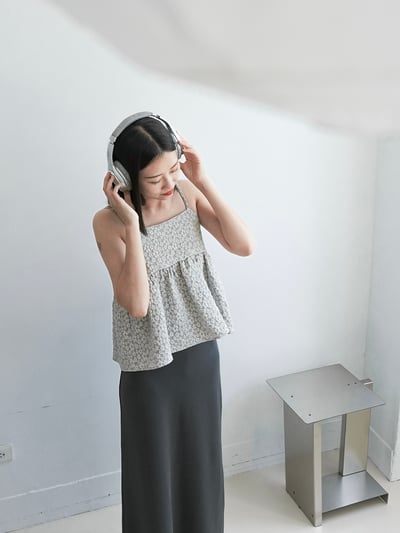 H17 背綁帶小花細肩上衣9