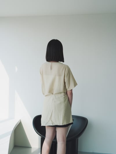T07 簡約側綁設計上衣3