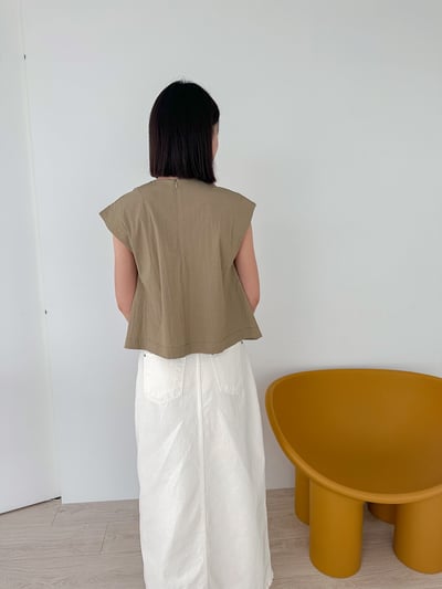 E02 俐落腰身設計款上衣9