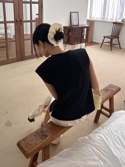 T03 不對稱式肩領排釦衣8