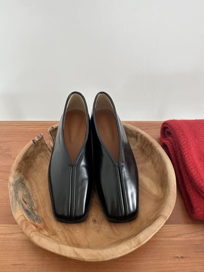 R02 俐落簡約皮直線平底鞋1