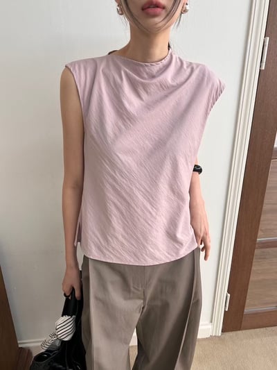 T03 不對稱式肩領排釦衣1