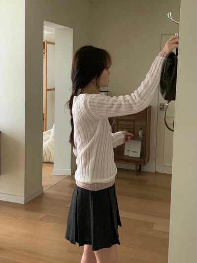 圓領坑紋博款針織衫11