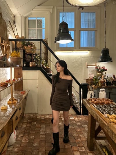 斜肩直坑紋彈力兩側抓皺短洋4