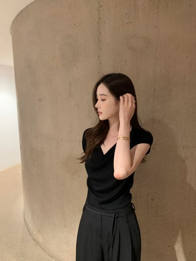 微墜領口素色針織衫7
