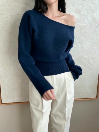 斜肩坑紋下縮腰排釦針織衣3