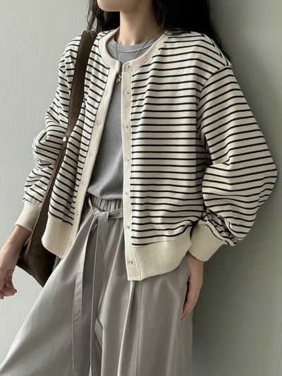圓領橫條紋排釦棒球外套10