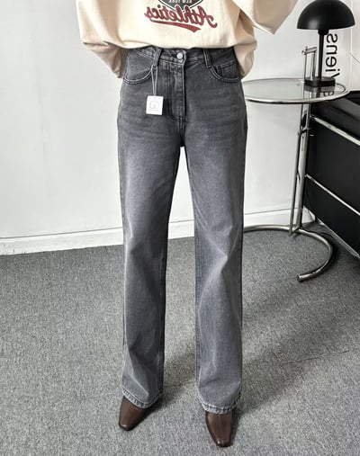 刷淺白黑灰直筒牛仔褲8