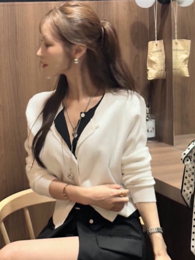 假兩件配色雙層排釦針織衫3