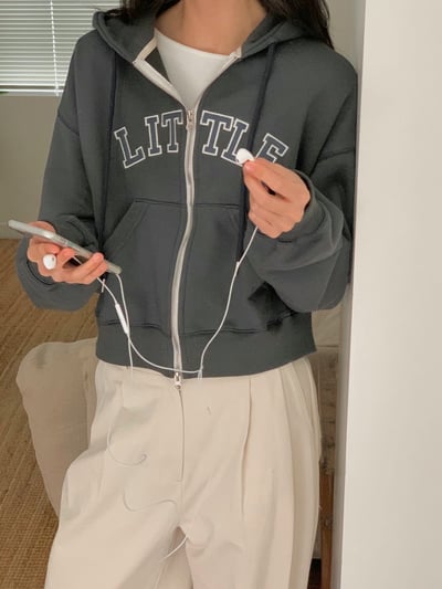 刺繡字母抽繩連帽外套2