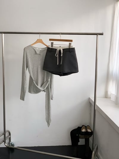 排釦領側綁結造型薄款Ｔ11