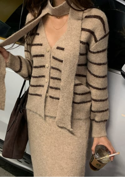 附綁巾V領橫條紋針織外套＋長裙SET3