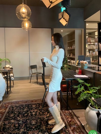 短版高領素色上衣＋側抓皺背心短洋SET6