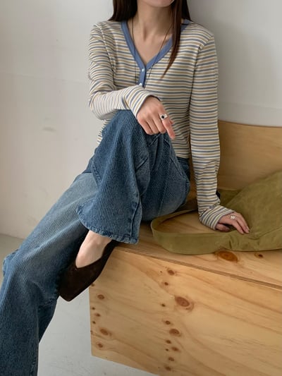 Y領撞色橫條紋排釦針織衫4