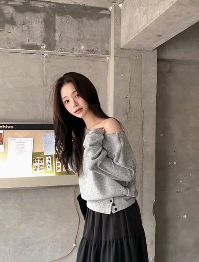 斜肩下擺排釦素色柔軟羊毛上衣（羊毛10%+安格拉羊毛5％）5