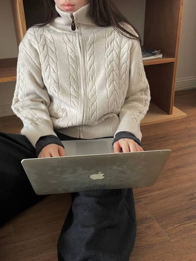 皮革拉鍊翻領麻花針織衣(羊毛30%）2