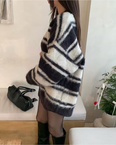 V領毛款橫條紋長版針織衣(羊毛20%)8